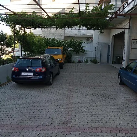 Josipa Apartment *