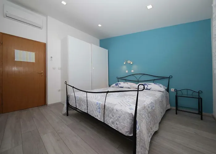 Josipa * מאקרסקה